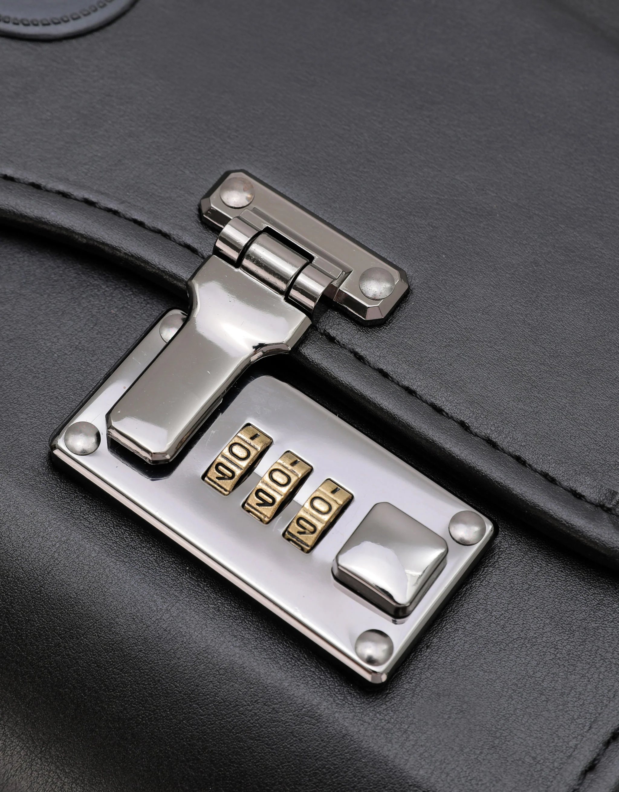 Pilots Hard Business Case - Black - Image 6
