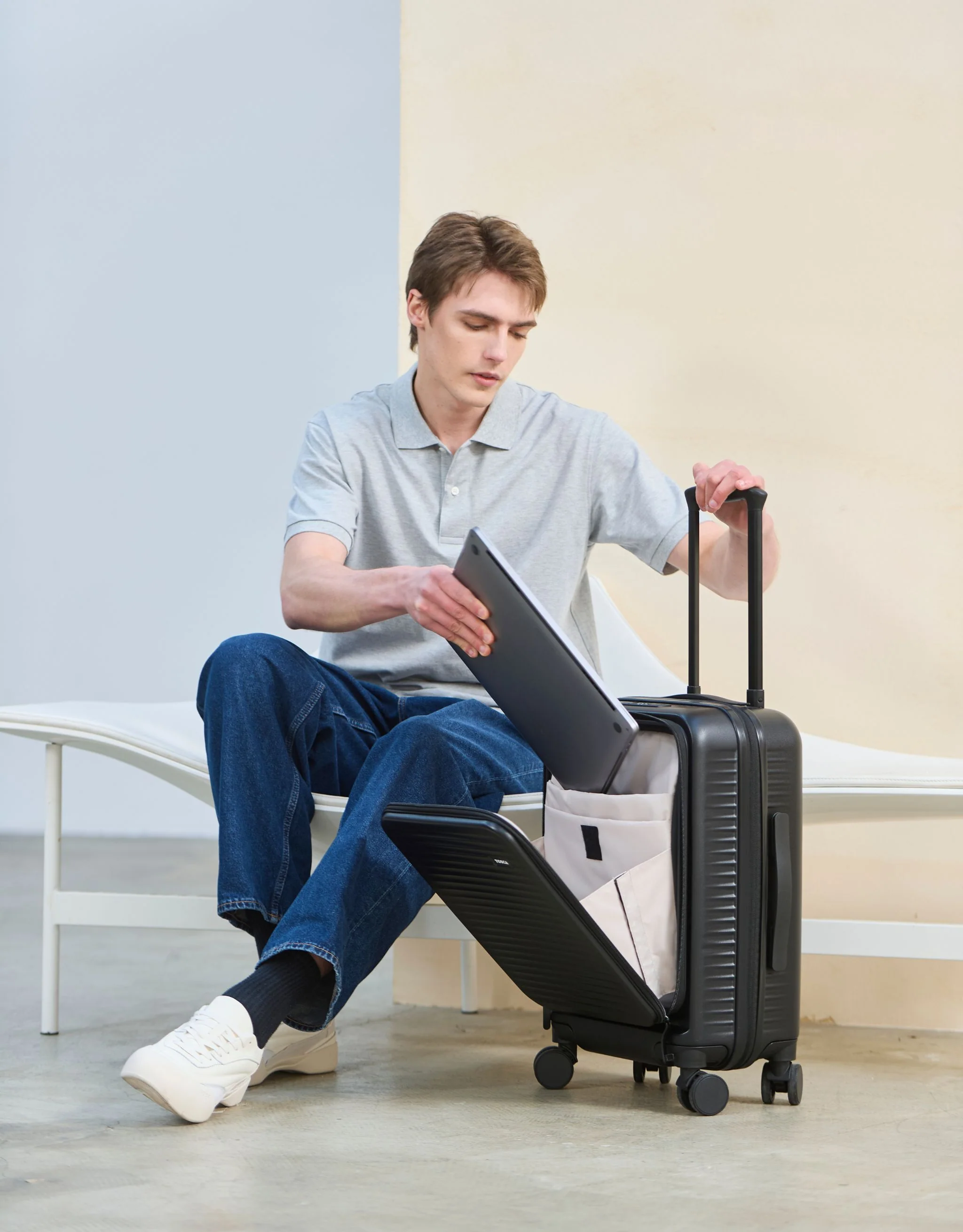 Zen 53cm Small Front Opening Hard Suitcase Carry On - Black - Image 6